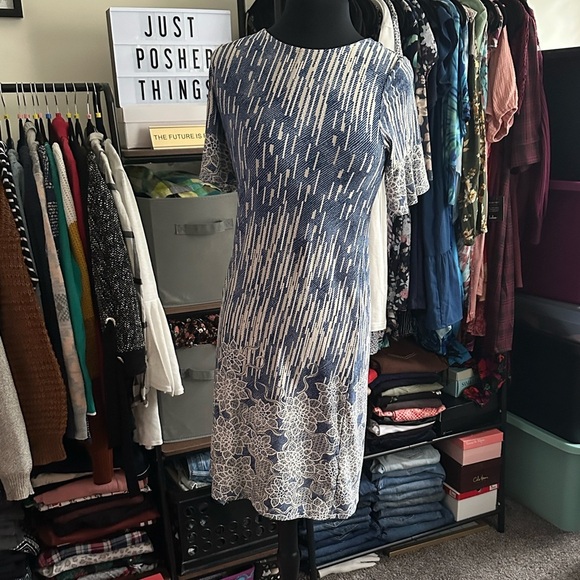 Elegant Blue and White Patterned Dress size small - Picture 2 of 9